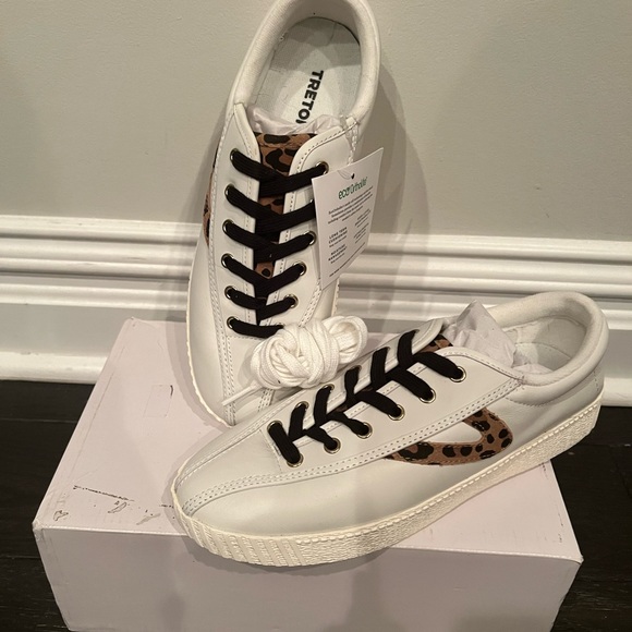 Tretorn white leather and suede sneakers size 8 - Picture 7 of 8